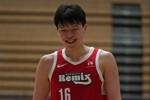 媒体人：杨瀚森后背还是有些不适 如果后面球权多点还能刷新得分