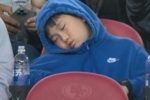 太真实了！约旦vs阿尔及利亚，看台上的小孩子看睡着了